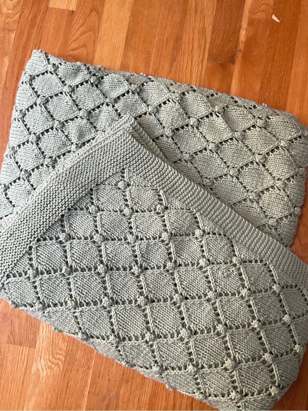 Hand-Knit Sage Green Throw Blanket - Cozy Knit Design